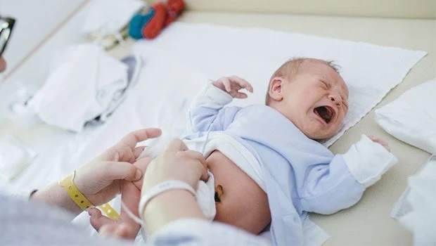 چه بیماری‌هایی می‌تواند به واسطه ختنه نوزادان منتقل شود؟